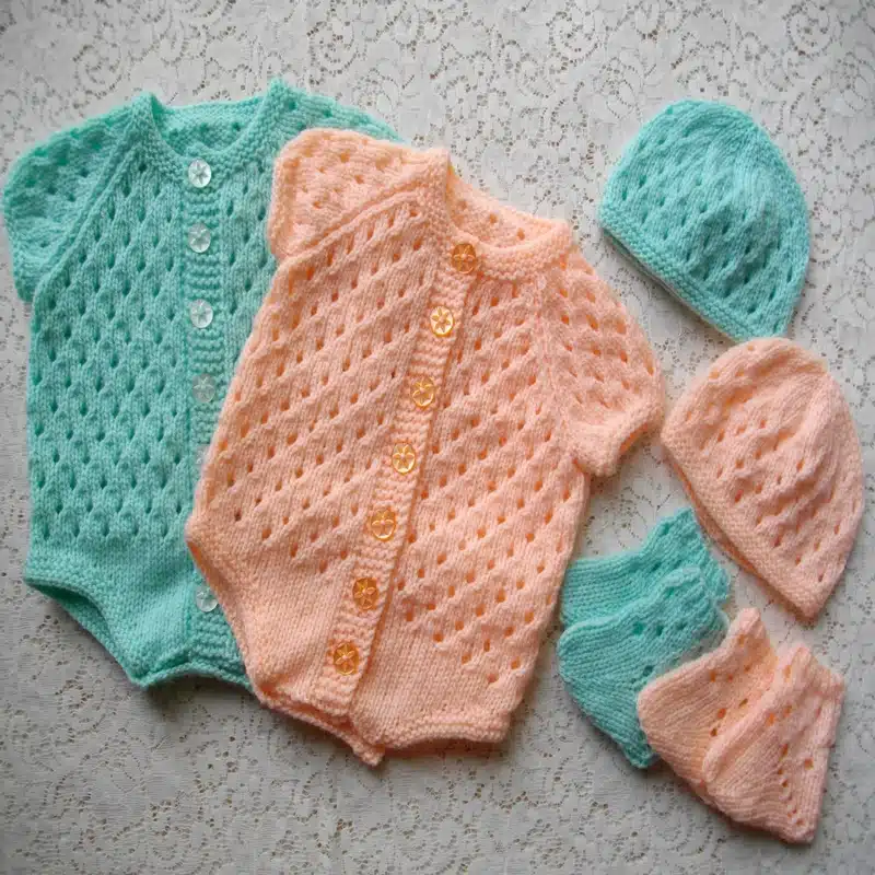 Newborn Bodysuit Knitting Pattern 012